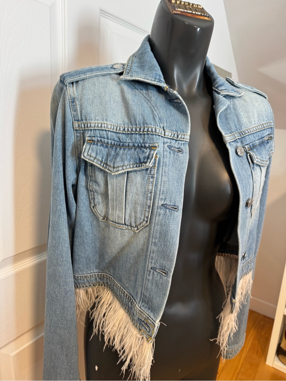 guess denim jacket - Picture 2 of 7